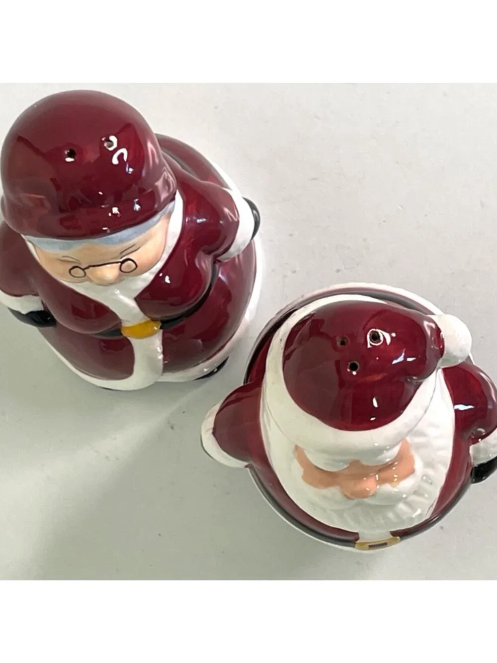 Vintage Publix Santa and Mrs Claus Ceramic Salt / Pepper Set Holiday Collectible